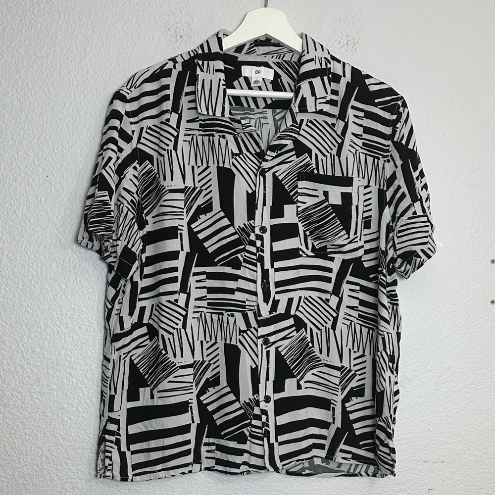 BP Abstract Black Short Sleeve Shirt Men's Large Button Down Top Retro Quirky‎